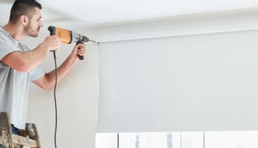 Parures de fenêtre faciles à installer : guide des stores sans perçage