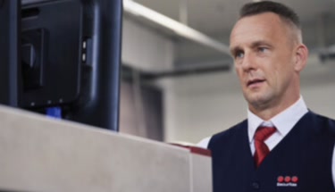 En España, el trabajo de seguridad es crucial para proteger la vida y los bienes de las personas.