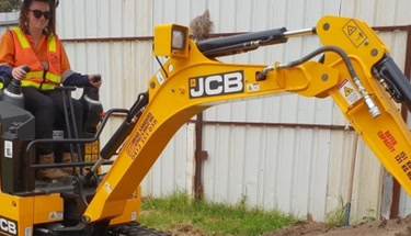 Guide to Mini Excavators: Compact Digging Equipment, Features and Common Applications