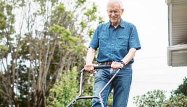 Understanding Lawn Care for Seniors: Yard Maintenance Approaches, Outdoor Comfort and Practical Equipment Options