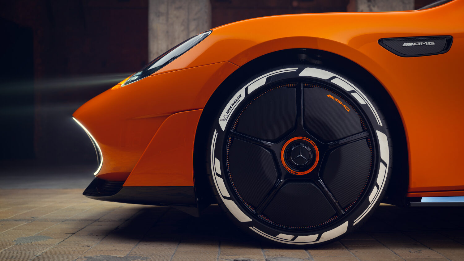 The Death of the Spoke: Why 2026 Wheels Look Like Solid Plastic Dinner PlatesThe brutal physics of aerodynamic drag vs. brake cooling