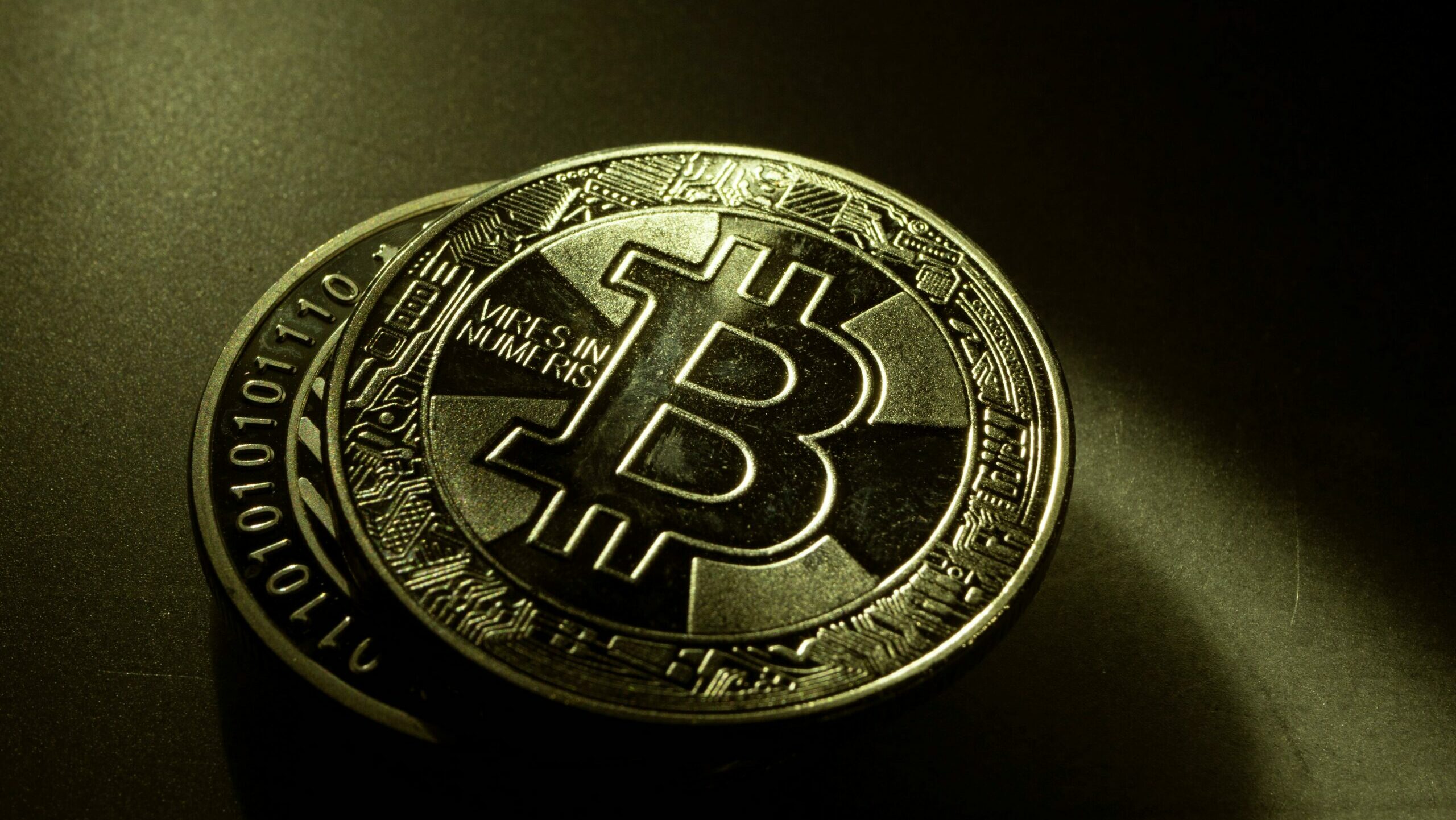 Tokenized REITs: The Liquidity Trap of Buying “Fractional Real Estate” on the Blockchain