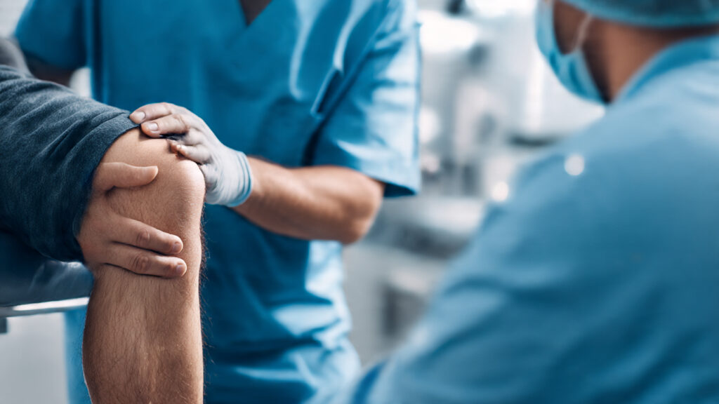 Key Qualities To Look For While Evaluating Top Knee Replacement Surgeons
