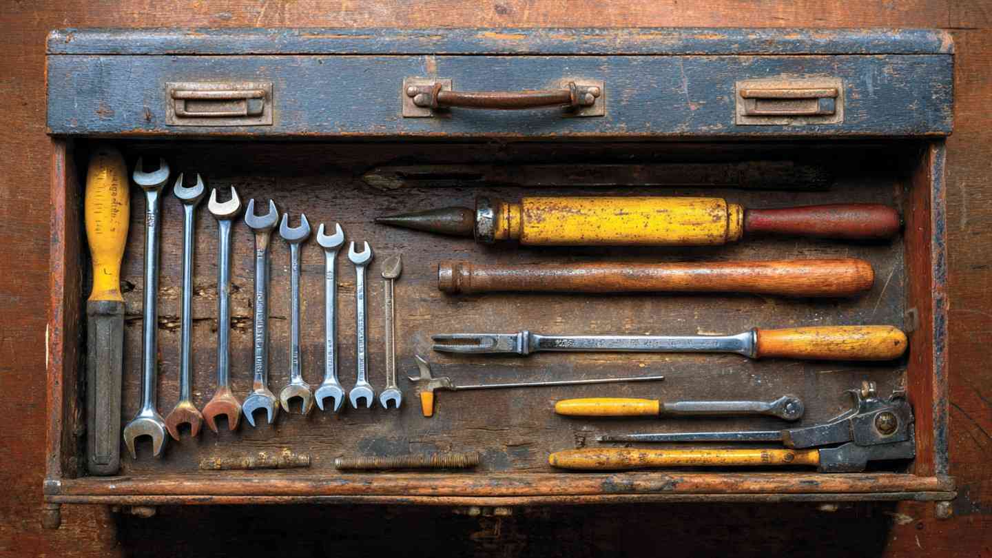 Shop Tool Box Essentials: Size, Drawers, and Durability